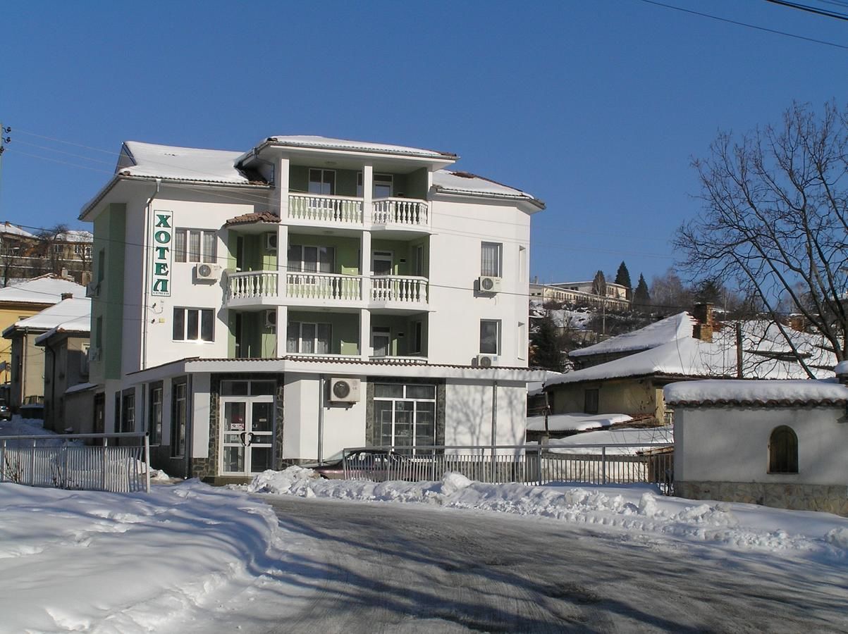 Гостевой дом Karadzhovy Guest House Калофер-4